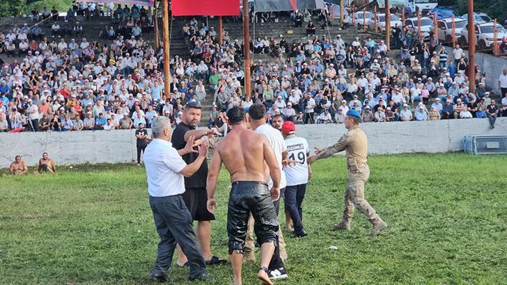 Dağköy yağlı güreşlerinde kavgalı yarı final