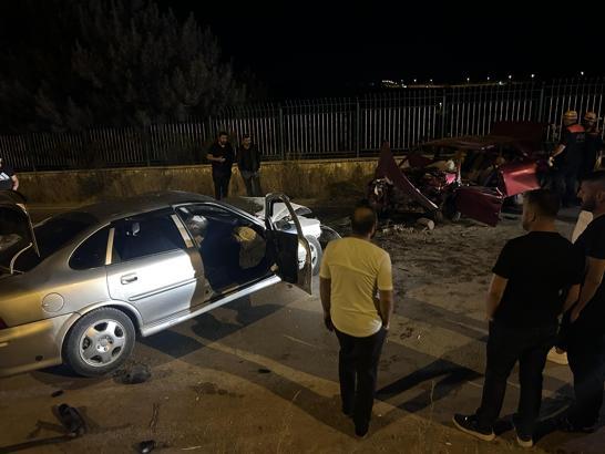 Sivas'ta iki otomobil çarpıştı: 6 yaralı