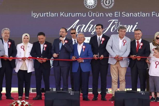 Başkan Büyükkılıç İşyurtları Ürün ve El Sanatları Fuarı'nın açılış törenine katıldı