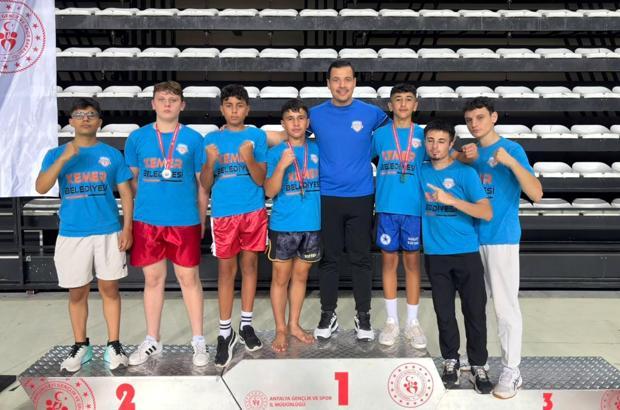 Kemer Belediyesi sporcularından yedi madalya