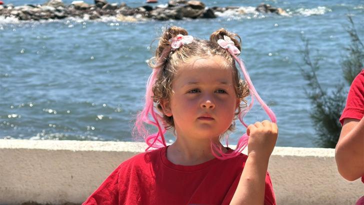 Lösemiyi yenen 5 yaşındaki Erva, tatil köyünde moral kazandı