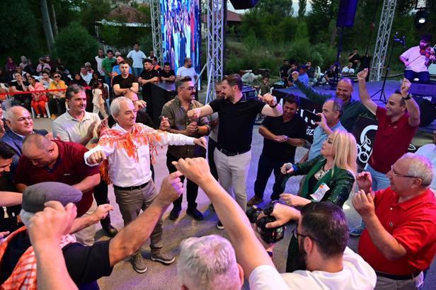 Korkuteli Varsak Yaylası'nda vişne şenliği