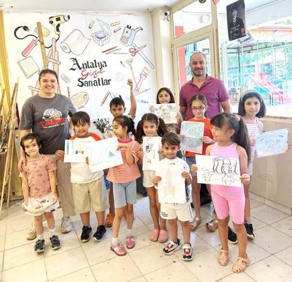Antalyalı çocuklar tatilde sanatla buluştu