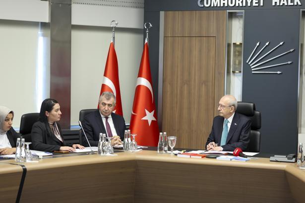 Kılıçdaroğlu, cinayetlerde yakınlarını kaybeden ailelerle görüştü