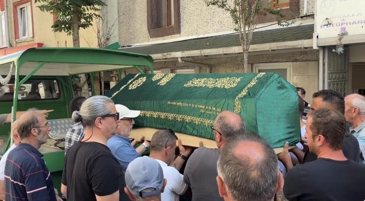 Haliç'te tur teknesinden düşerek hayatını kaybeden personel son yolculuğuna uğurlandı