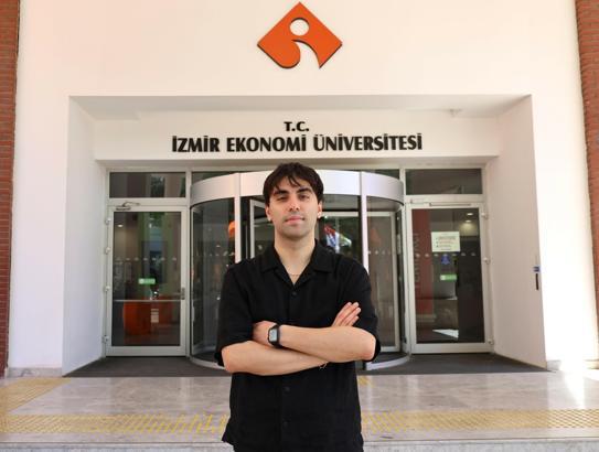İEÜ'lü Kerem'e Avrupa'dan kabul