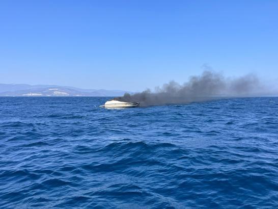 Didim açıklarında tekne yangını: 2 kişi denizden kurtarıldı