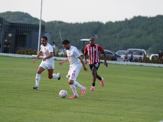Pendikspor hazırlık maçında Batman Petrolspor'u 3-1 mağlup etti
