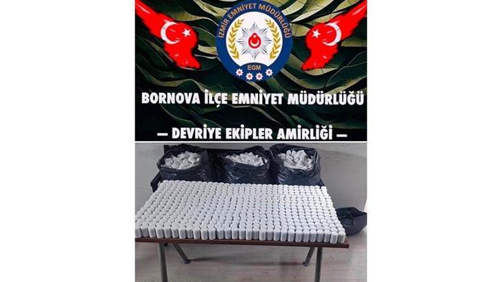 İzmir'de polisten kaçan şüphelinin terk ettiği otomobilde 118 bin sentetik hap ele geçirildi