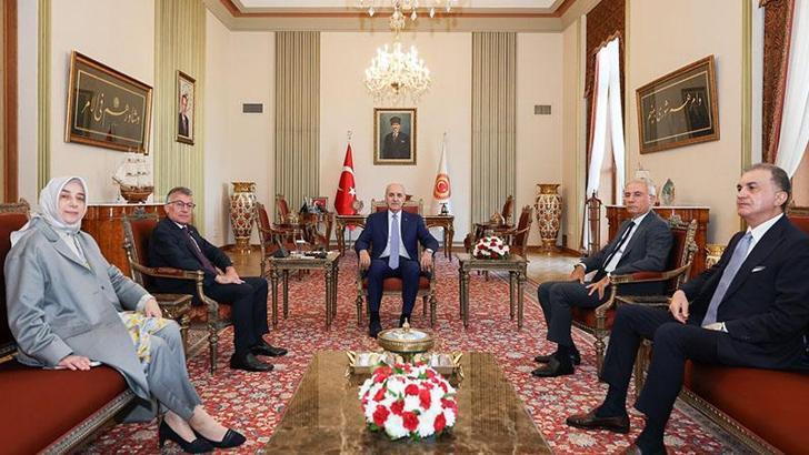 TBMM Başkanı Kurtulmuş, AK Parti Grubu ile görüştü
