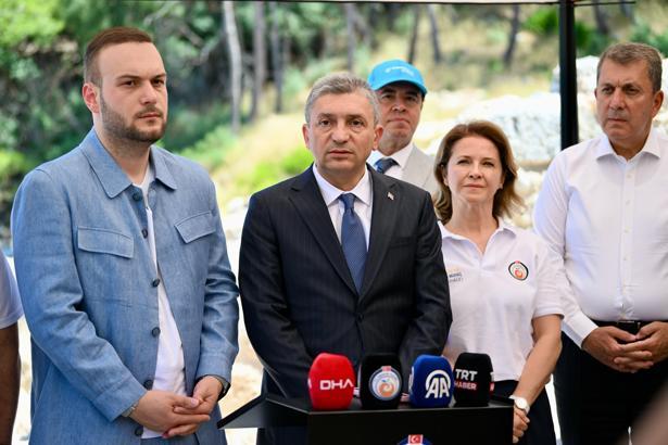 Vali Şahin: Plastik kirliliği Akdeniz kıyıları açısından ciddi bir tehdit