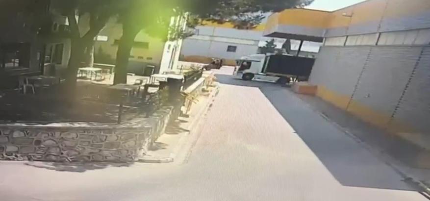 TIR ile çarpışan forkliftin sürücüsü Gül, hayatını kaybetti; kaza kamerada