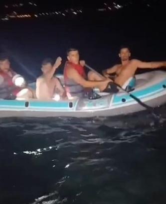 Sapanca Gölü'nde SUP board ve botlarla açılıp mahsur kalan 35 kişi kurtarıldı