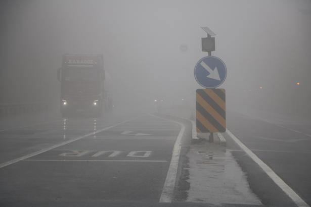 Bolu Dağı'nda sis ve yağmur etkili oldu