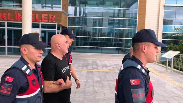 Uyuşturucu operasyonunda gözaltına alınan yönetmen Ezel Akay ile kardeşi adliyeye sevk edildi