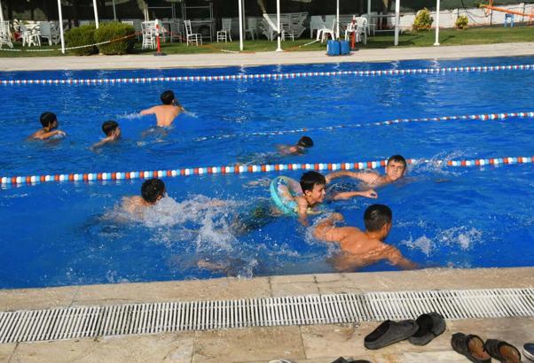 Yunusemre'de çocuklar için 'yüzme' etkinliği