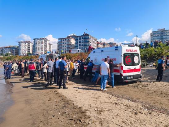 Denizde boğulma tehlikesi geçirenleri kurtarmak isteyen 2 kişi hayatını kaybetti