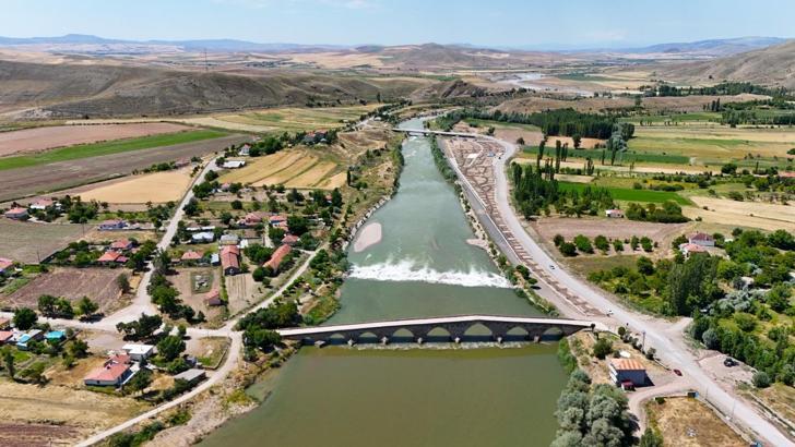 Tarihi Şahruh Köprüsü’nün yanına, 25 bin metrekarelik piknik alanı