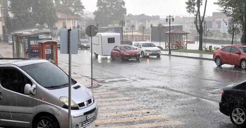 Tekirdağ'da sağanak etkili oldu