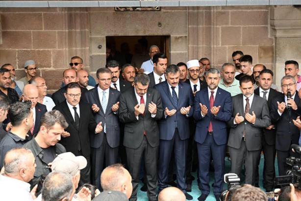 Bakan Tekin: Özel okulda insani olmayan koşulda çalıştırılan arkadaşımız varsa bana başvursun (2)