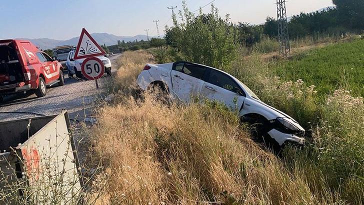 Malatya'da kamyonet ile otomobil çarpıştı: 3 yaralı