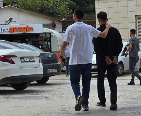 Polisin 50 kilometre takip ettiği otomobilden 20 bin sentetik ecza ele geçirildi: 1 gözaltı