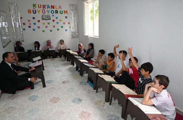 Kaymakam Türker'den Kuran kursu öğrencilerine ziyaret