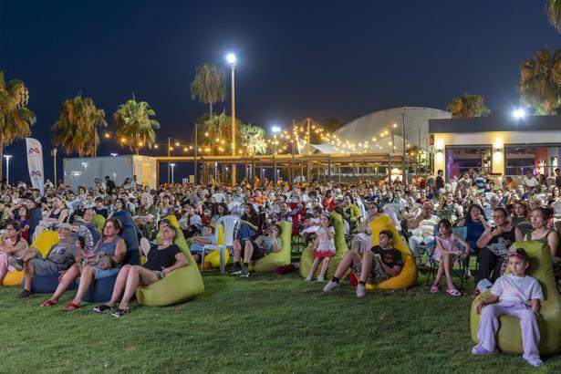 Mersin’de palmiyelerin altında sinema keyfi başladı