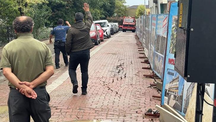 Avcılar’da yağışla birlikte yolda kayma oluştu; sokak trafiğe kapatıldı