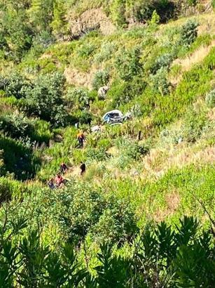 Antalya'da kamyonet, uçuruma yuvarlandı; aynı aileden 5 kişi öldü, 2 yaralı