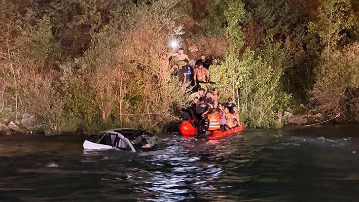 Tunceli’de otomobil takla atıp Munzur Nehri’ne düştü: 2 yaralı