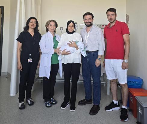 Bursa Şehir Hastanesi'nde anne karnındaki bebek, başarılı ameliyat ile yaşama döndü