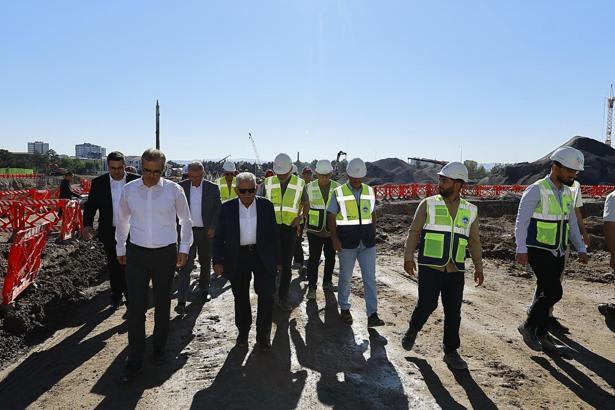 Başkan Büyükkılıç Kartal Kavşağı’ndaki çalışmaları yerinde inceledi