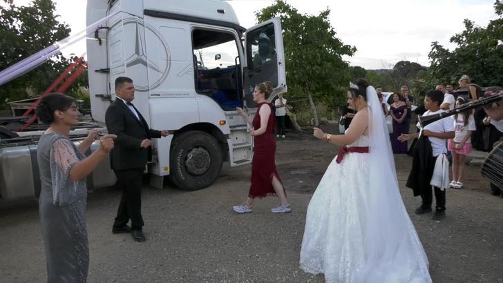 TIR gelin arabası oldu