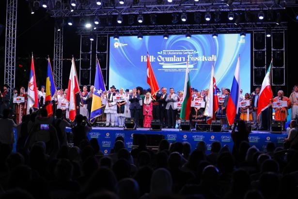Samsun'da Uluslararası Samsun Halk Oyunları Festivali sona erdi