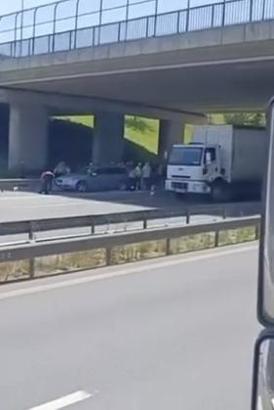 Küçükçekmece'de otomobile arkadan çarpan motosikletli hayatını kaybetti