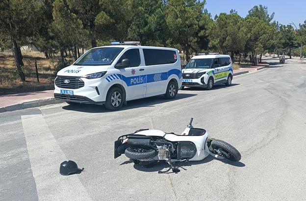 Otomobille çarpışan motosikletli yaralandı