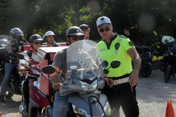 Edirne'de motosiklet sürücülerine 'güvenli sürüş' eğitimi
