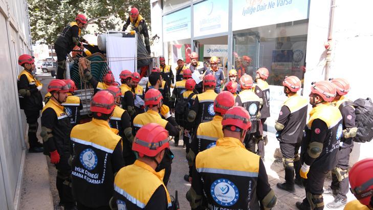 İyilik Derneği bir ayda 3 yeni ekibini daha AFAD'a akredite etti