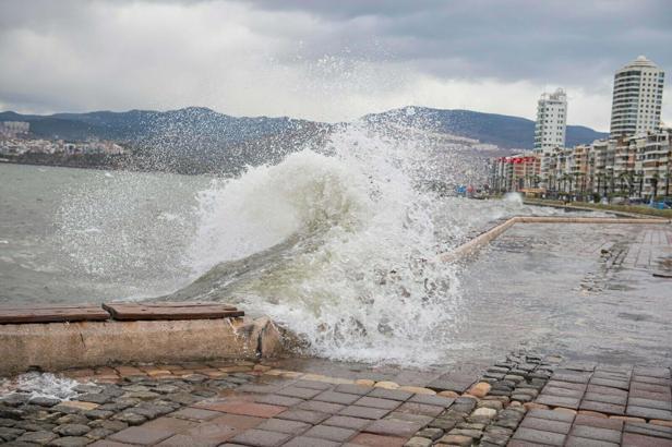 Ege Denizi'nde 'fırtına' uyarısı