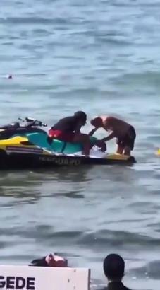 Silivri'de boğulma tehlikesi geçirdi; cankurtaranlar müdahale etti