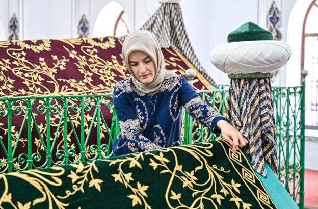 Bursa’da hanedan türbelerindeki puşideler yenileniyor