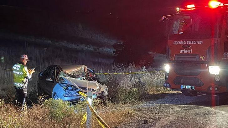 Kırşehir’de otomobil ile traktör çarpıştı: 1 ölü, 2 yaralı