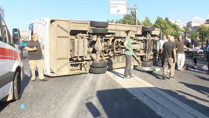 Sarıyer TEM Otoyolu’nda midibüs devrildi; 13 yaralı