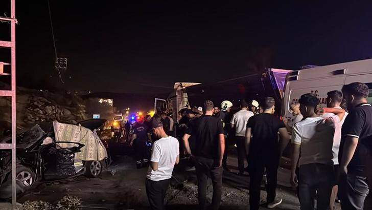 Mardin'de otomobil ile kamyonun çarpıştığı kazada ölü sayısı 3'e yükseldi