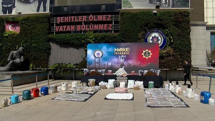 İstanbul'da operasyonlarda ele geçirilen 1 ton 163 kilogram uyuşturucu emniyette sergilendi