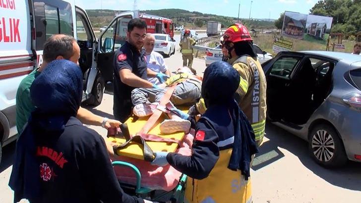Pendik’te iki otomobilin karıştığı kazada 1'i çocuk 2 kişi yaralandı