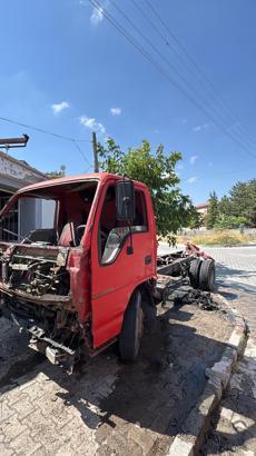 Nevşehir'de park halindeki kamyonet yandı