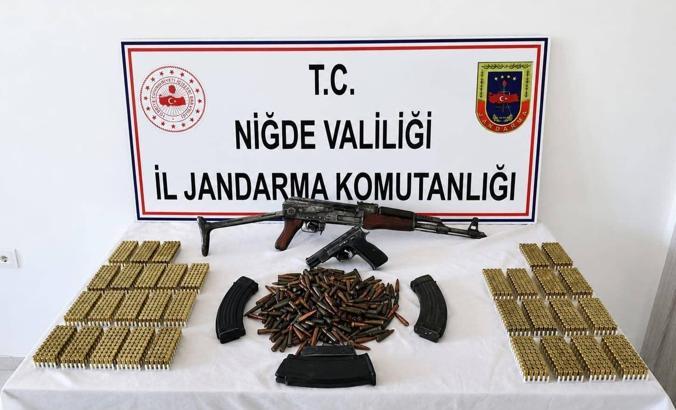 Jandarmadan ruhsatsız silah operasyonu: 2 gözaltı