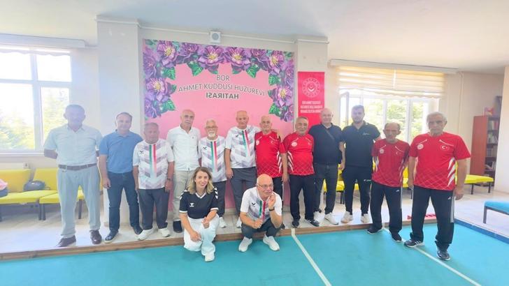 Huzurevi sakinlerinin bocce karşılaşmasında dostluk kazandı